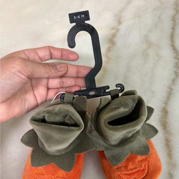OLD NAVY Baby Pumpkin Slippers Size 3-6M - Picture 4 of 6
